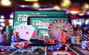 Bàn Baccarat trực tiếp tại bom88 với dealer thật và giao diện tiếng Việt